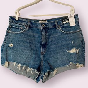 Abercrombie Curve Love High Rise Mom Short - Medium Destroy. Size 34 NWT